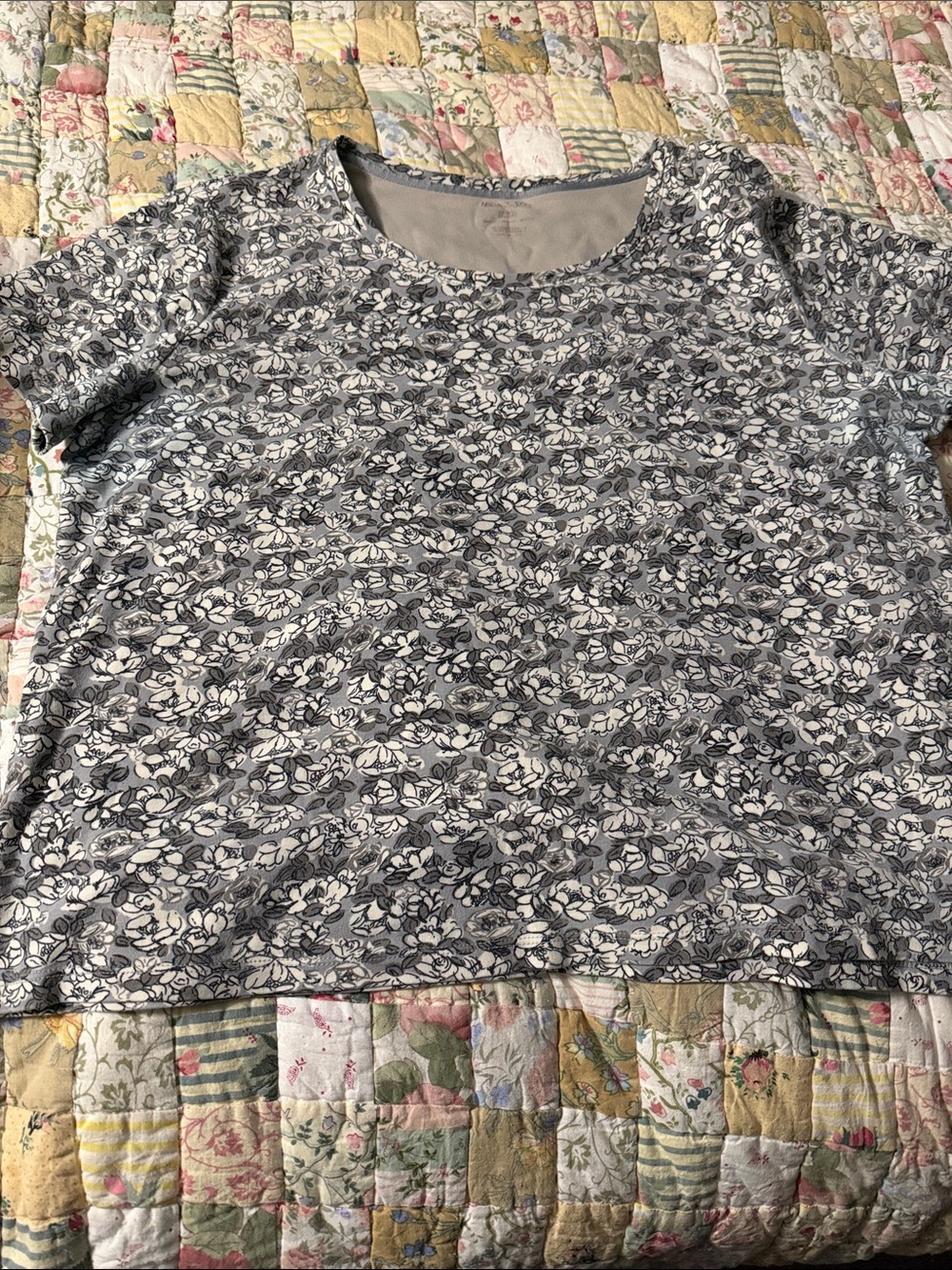White stag Vtg cropped tee